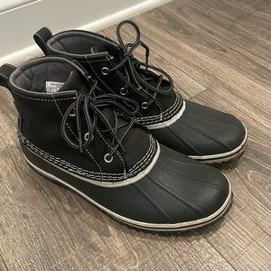 Gently used Women’s Hunt Pac Mid Boots- Leather